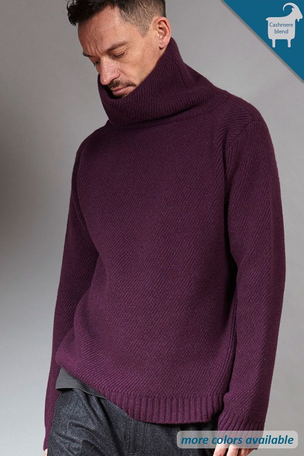 Bordeaux Cashmere knit turtleneck | Sustainable menswear